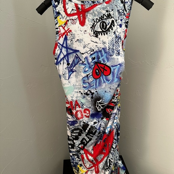 Graffiti Print Sleeveless Dress with Adjustable Ruched Side Strings - Picture 2 of 7